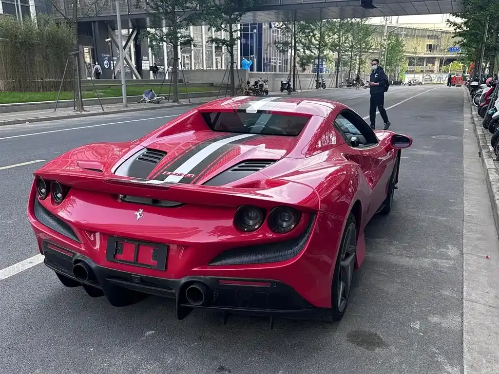 Ferrari F8 — фото 7