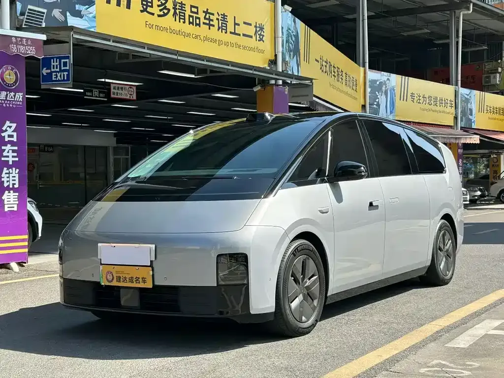 Li Auto MEGA — фото 1