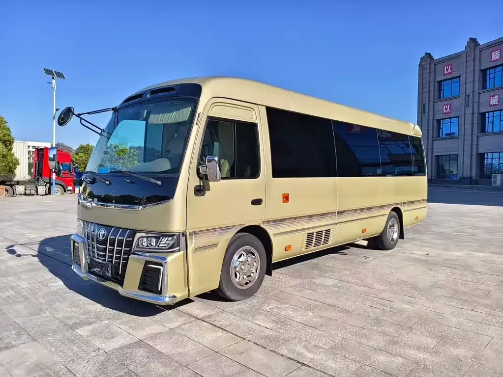 Toyota Coaster — фото 1