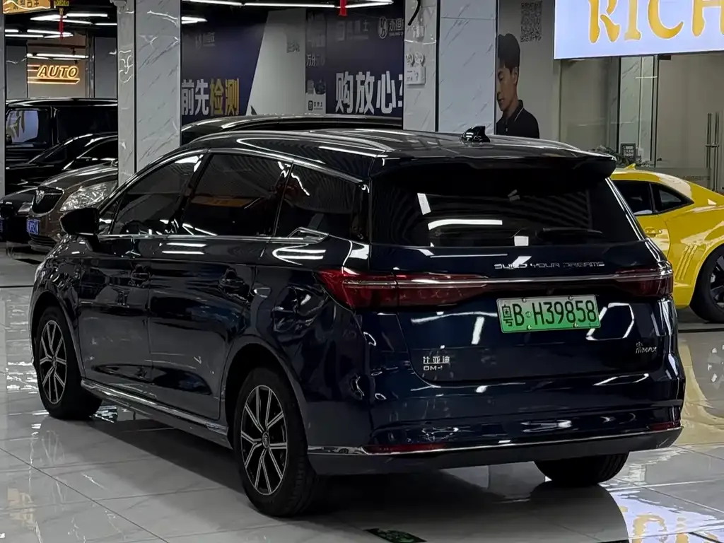 BYD MAX New Energy — фото 7