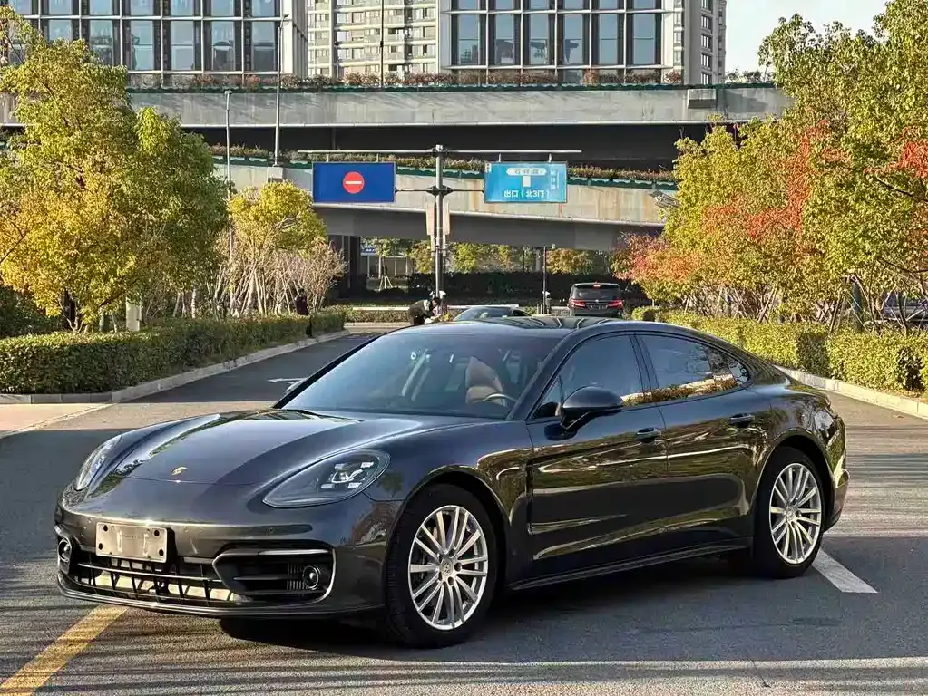 Porsche Panamera — фото 1