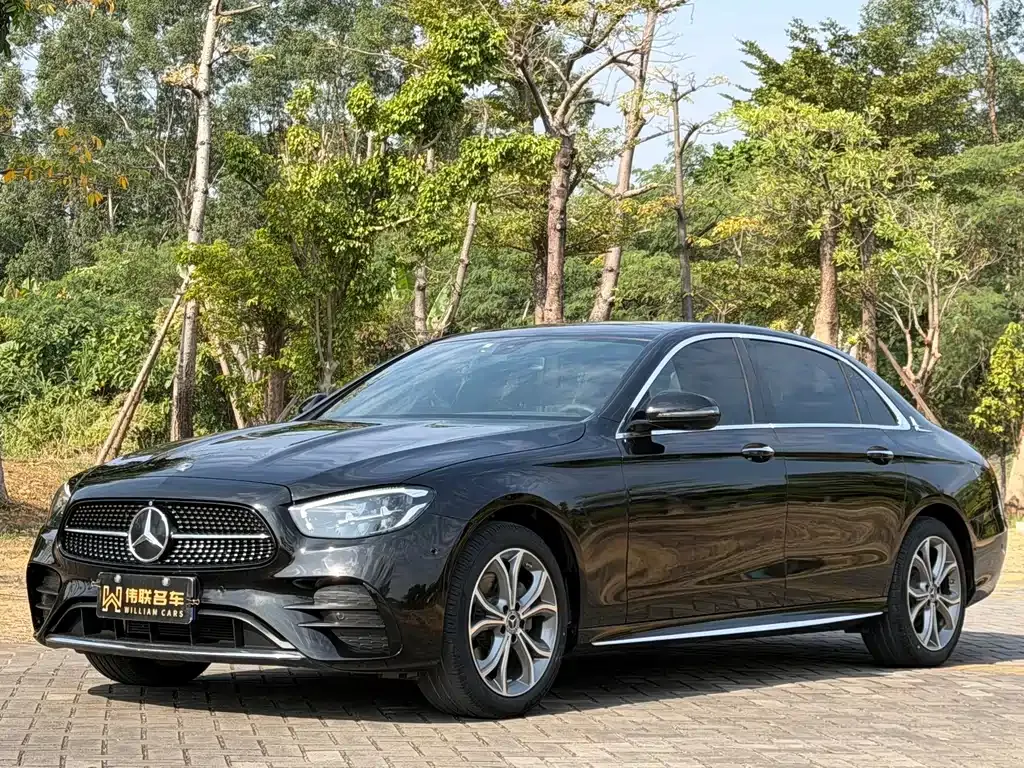 Mercedes-Benz E-Class — фото 1