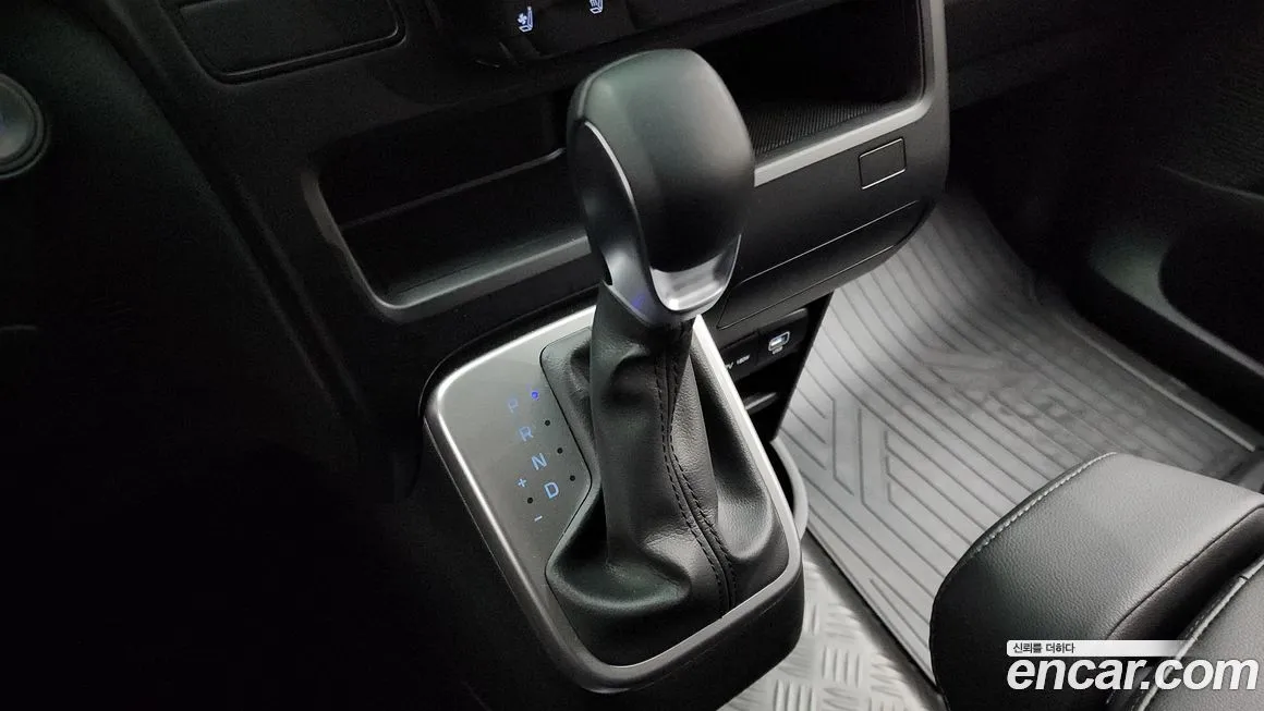 Hyundai Staria — фото 2