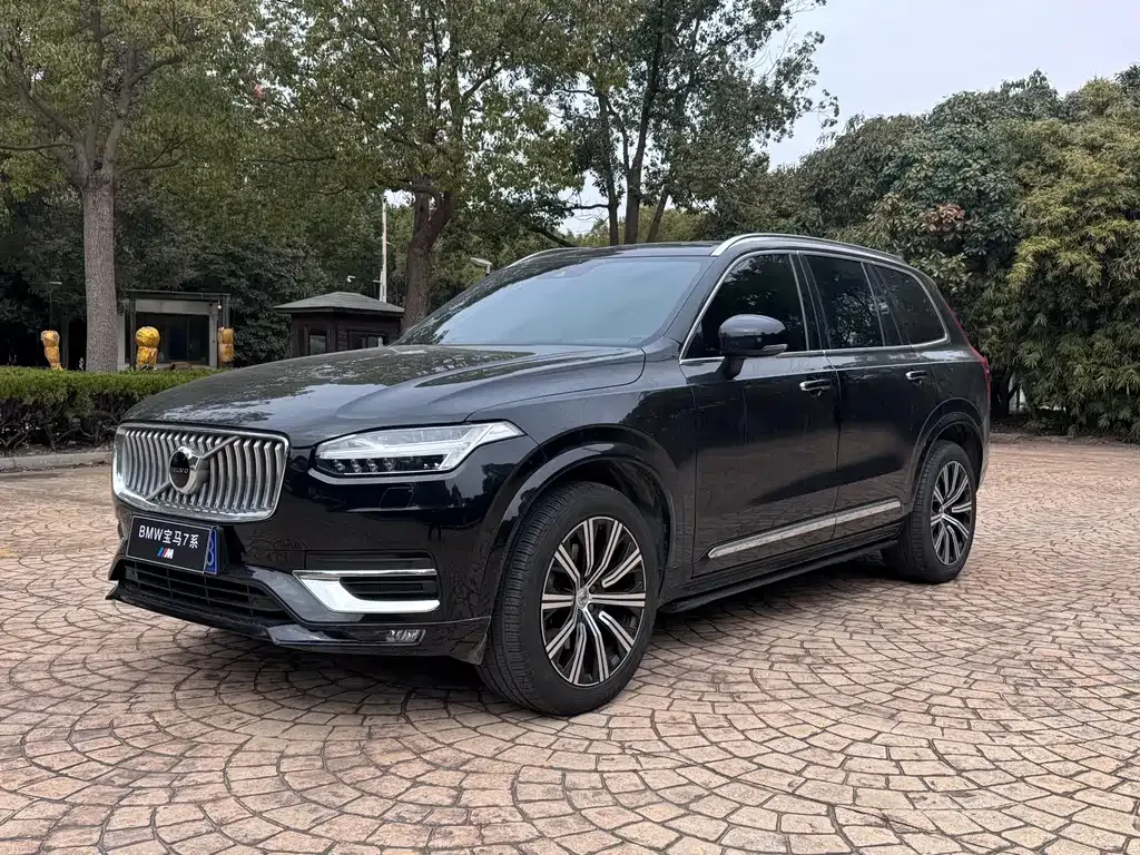 Volvo XC90 — фото 1