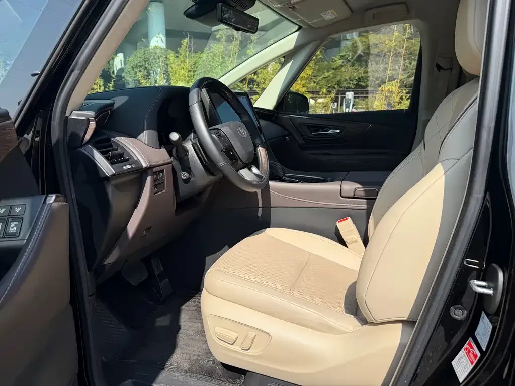 Toyota Alphard — фото 5