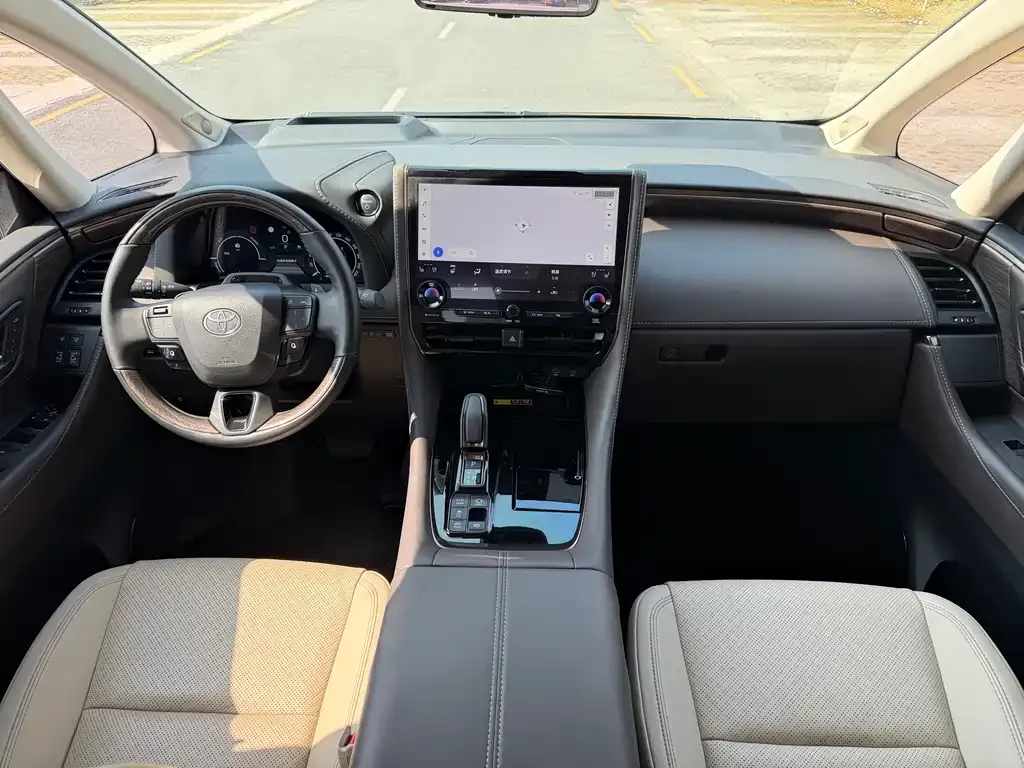 Toyota Alphard — фото 8