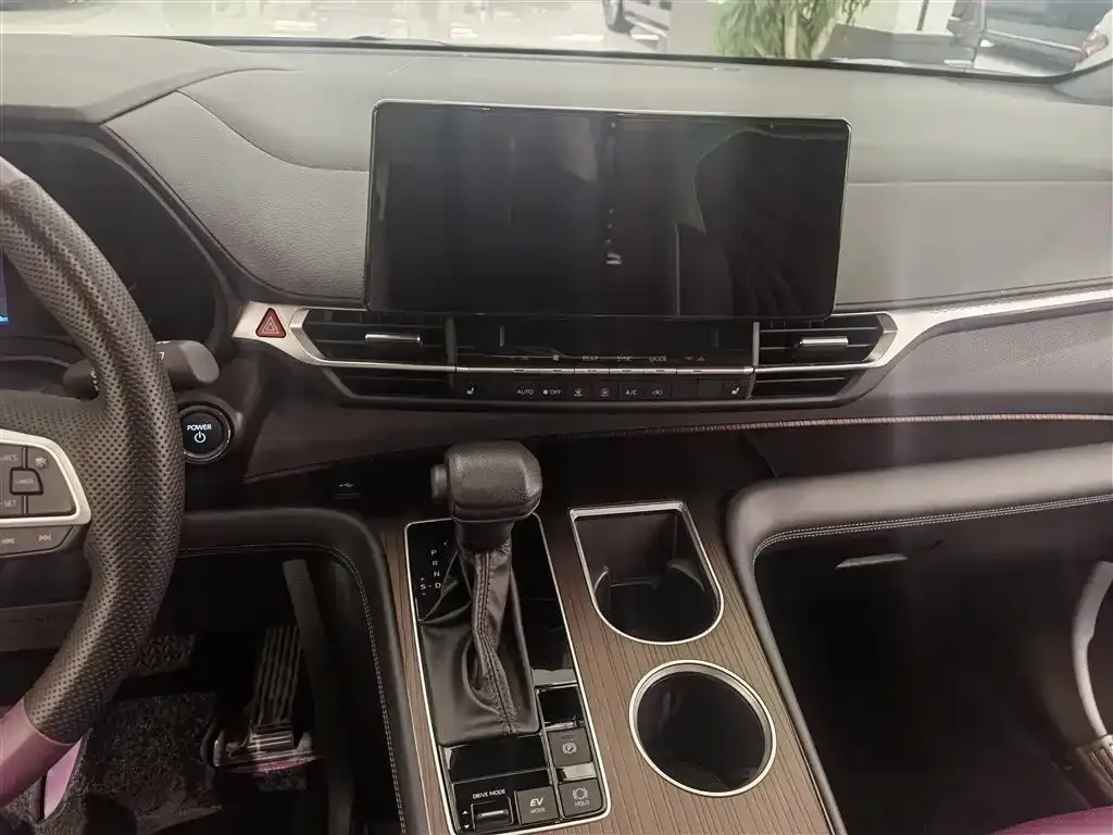 Toyota Granvia — фото 8