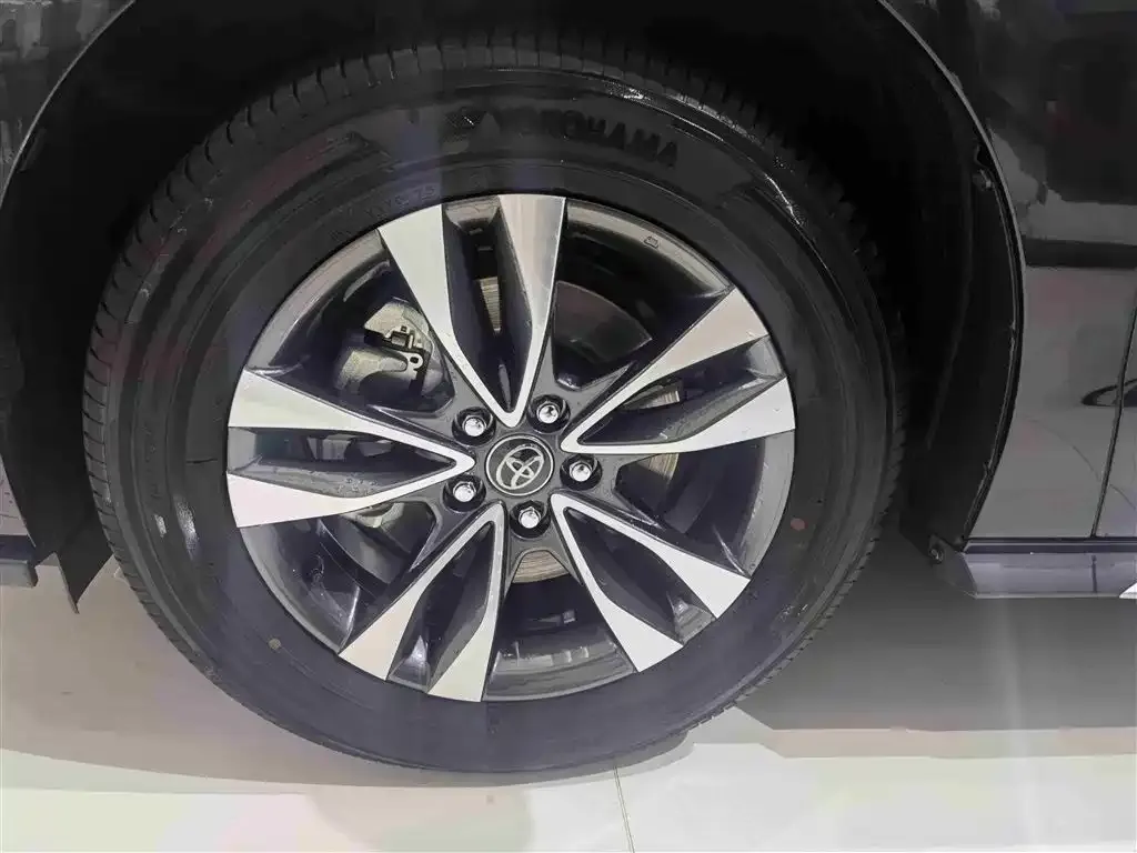Toyota Granvia — фото 3