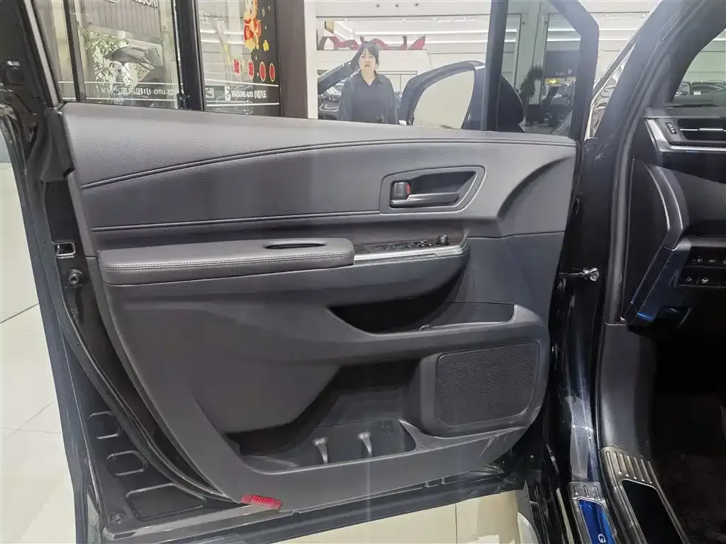 Toyota Granvia — фото 7
