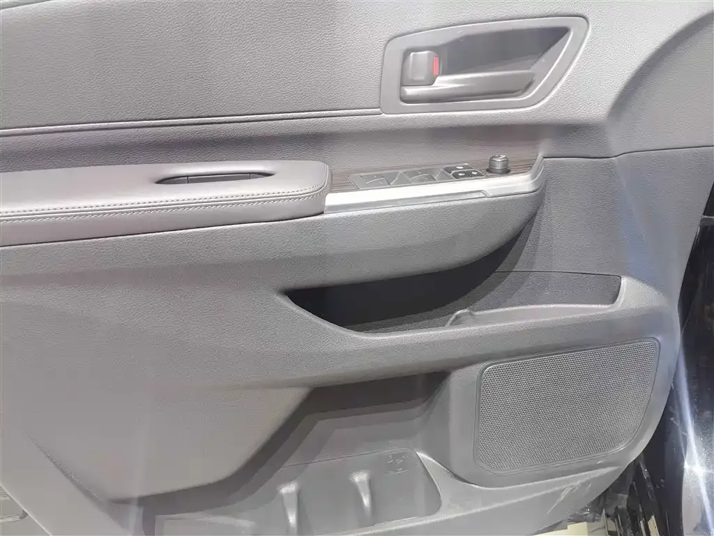 Toyota Granvia — фото 6