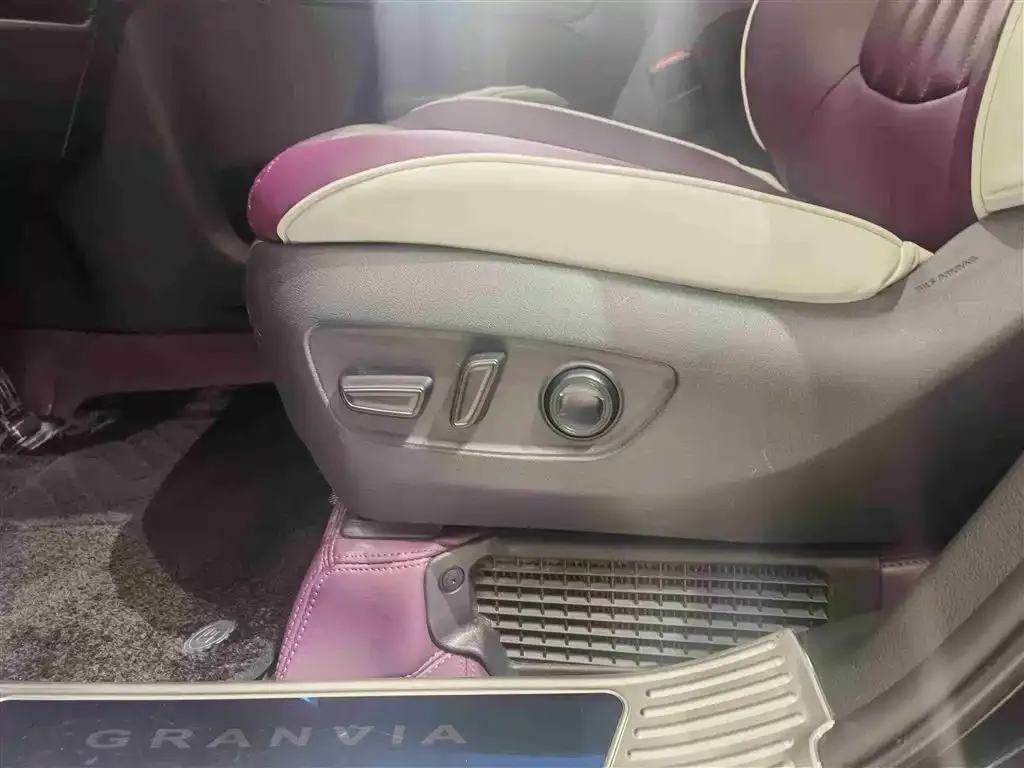 Toyota Granvia — фото 4