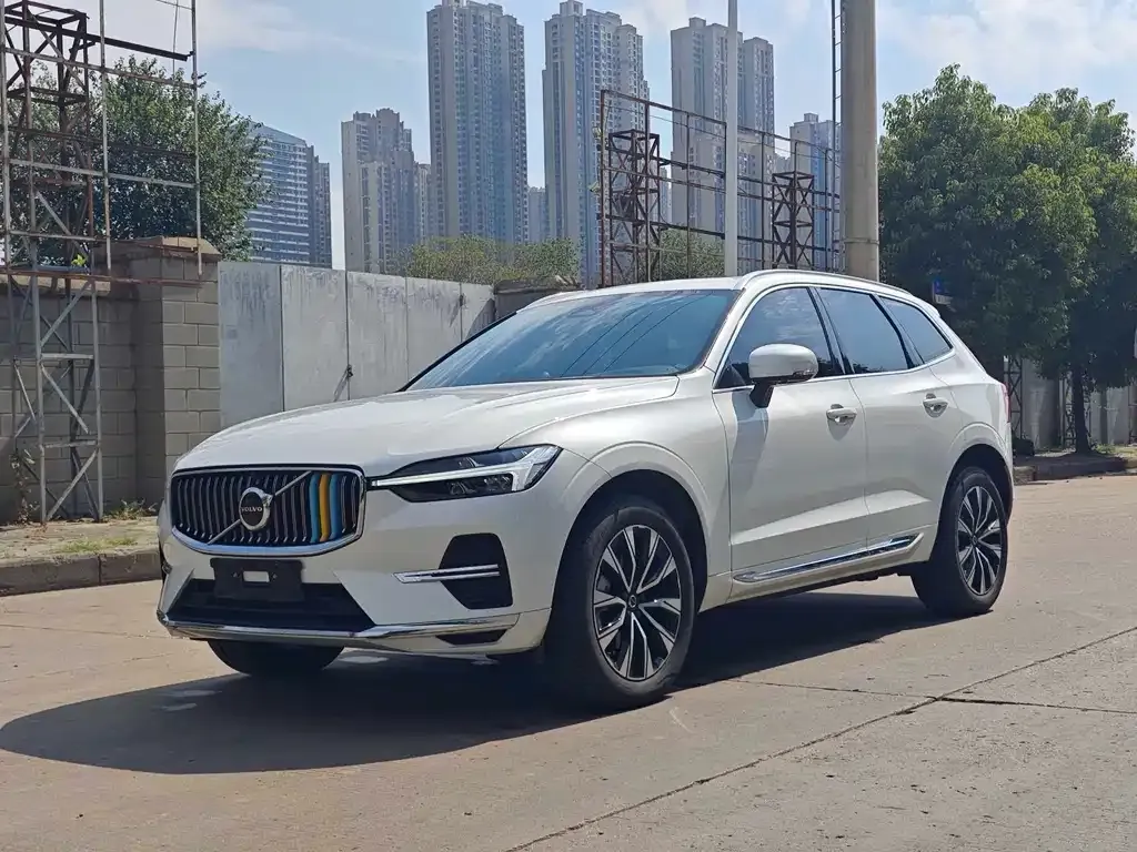 Volvo XC60 — фото 1