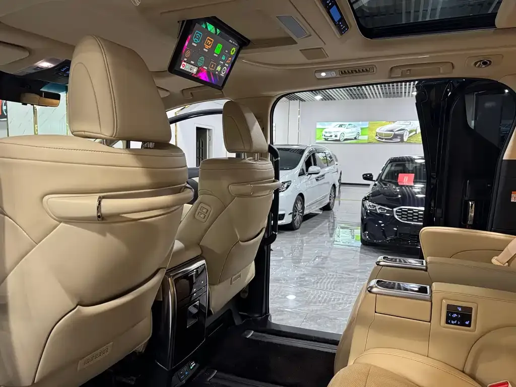 Toyota Alphard — фото 6