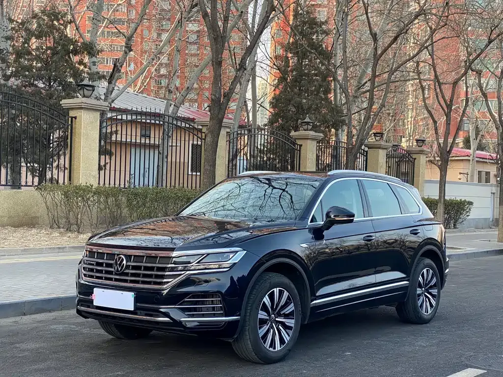 Volkswagen Touareg New Energy — фото 1