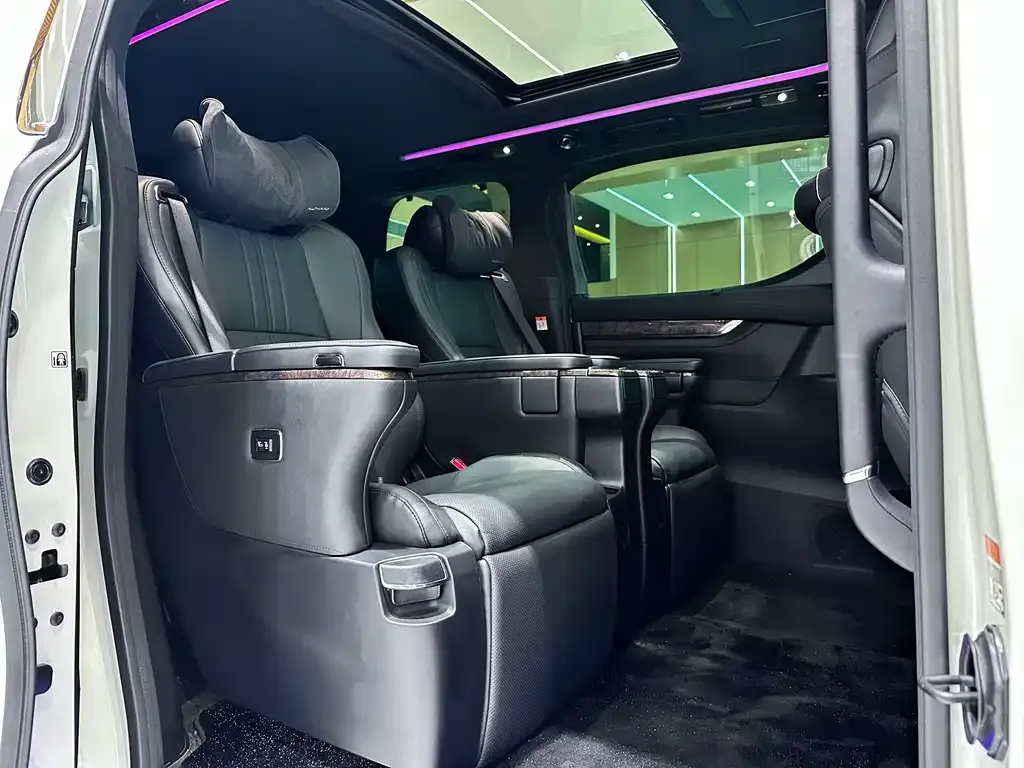 Toyota Alphard — фото 9