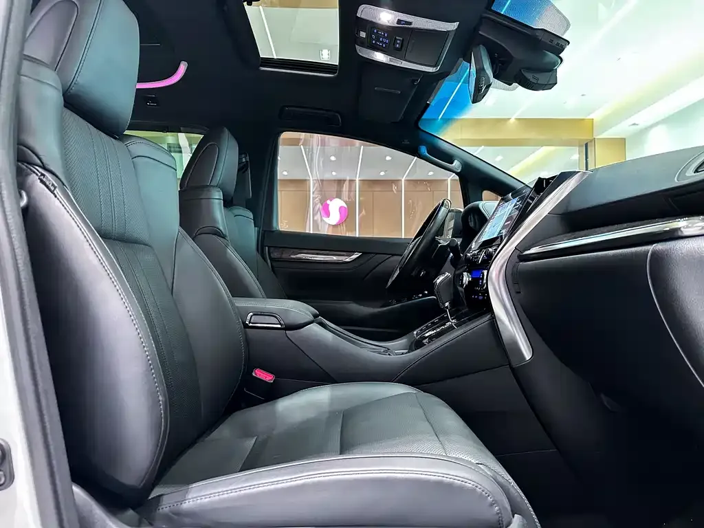 Toyota Alphard — фото 7
