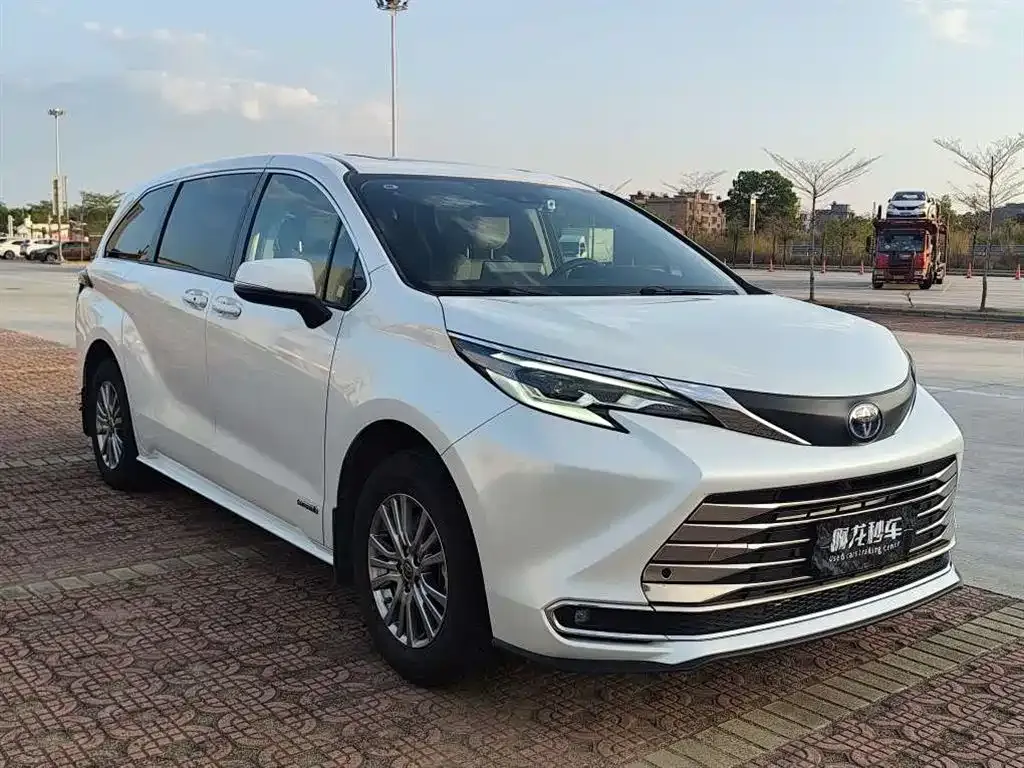 Toyota Sienna — фото 7