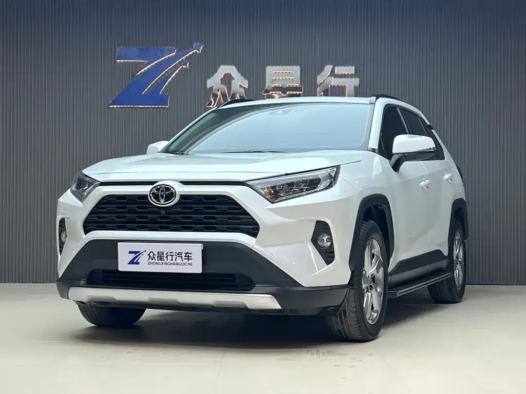 Toyota RAV4 — фото 1