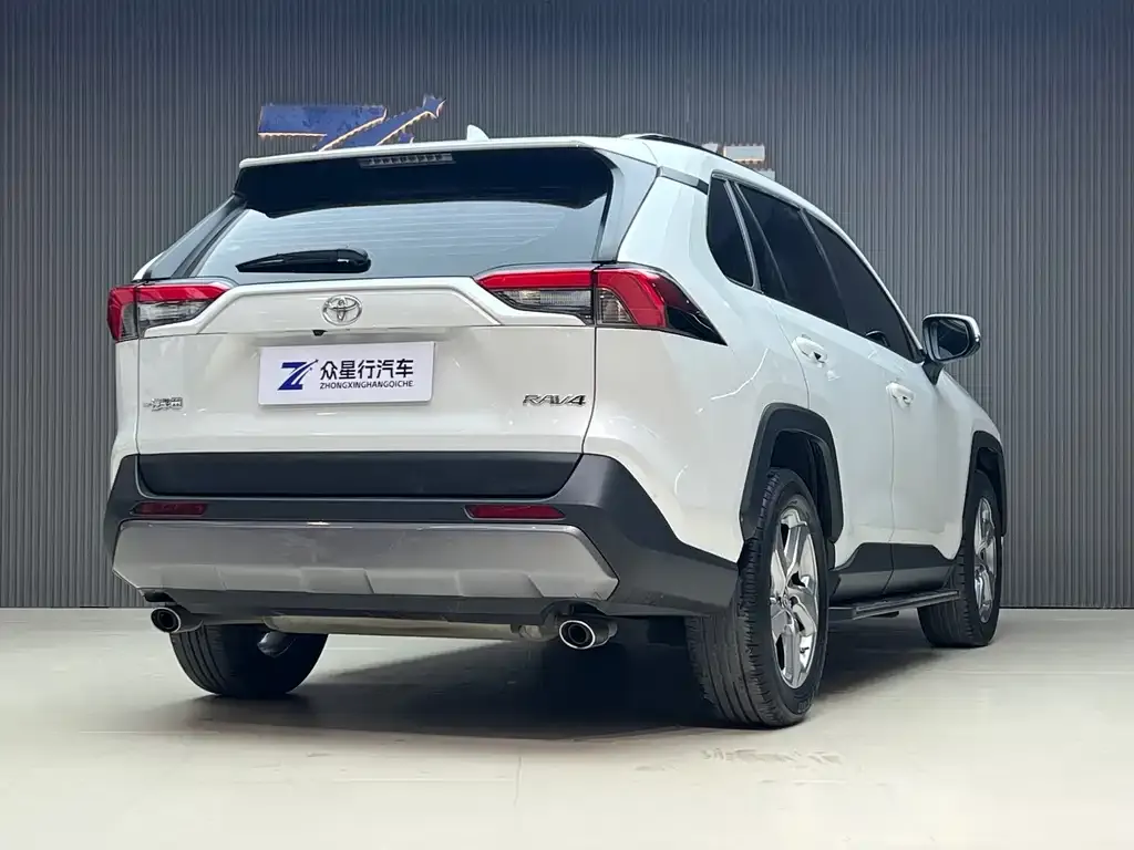 Toyota RAV4 — фото 2