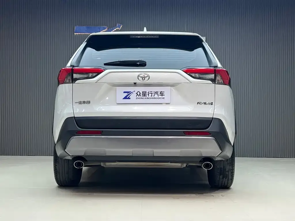 Toyota RAV4 — фото 9