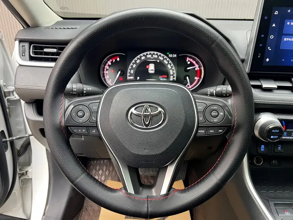 Toyota RAV4 — фото 7