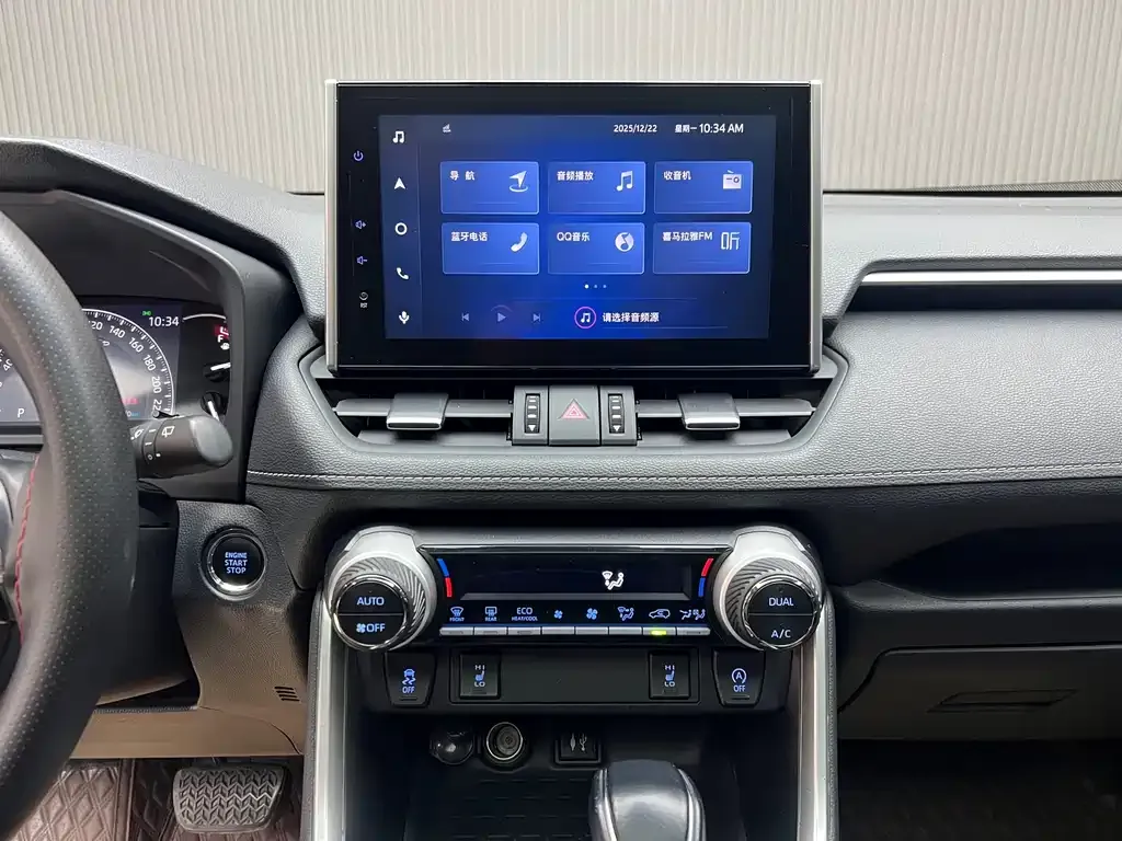 Toyota RAV4 — фото 5