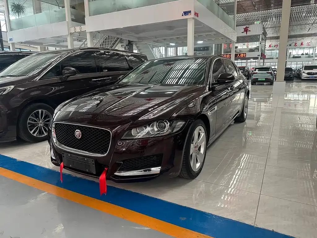 Jaguar XFL — фото 1