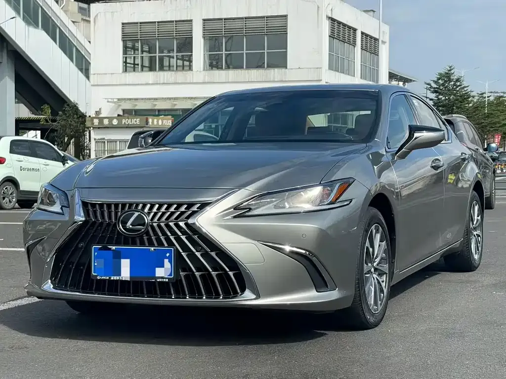 Lexus ES — фото 1