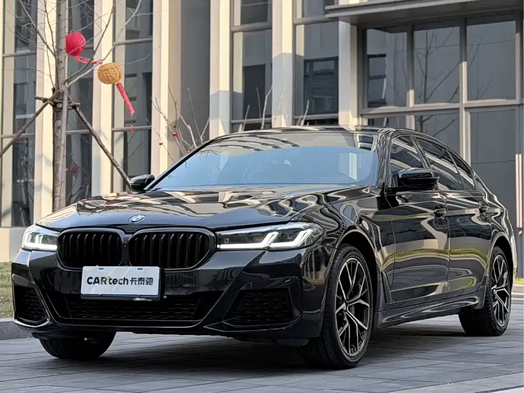 BMW 5 Series — фото 1