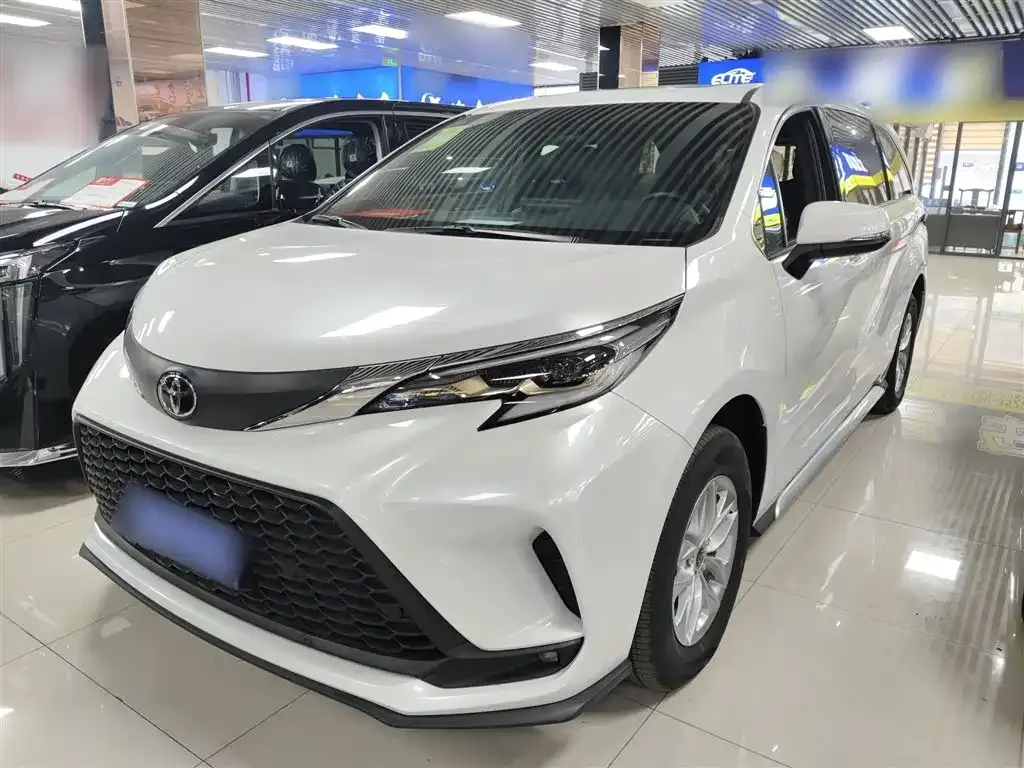Toyota Granvia — фото 1