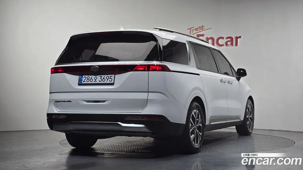 Kia Carnival — фото 3