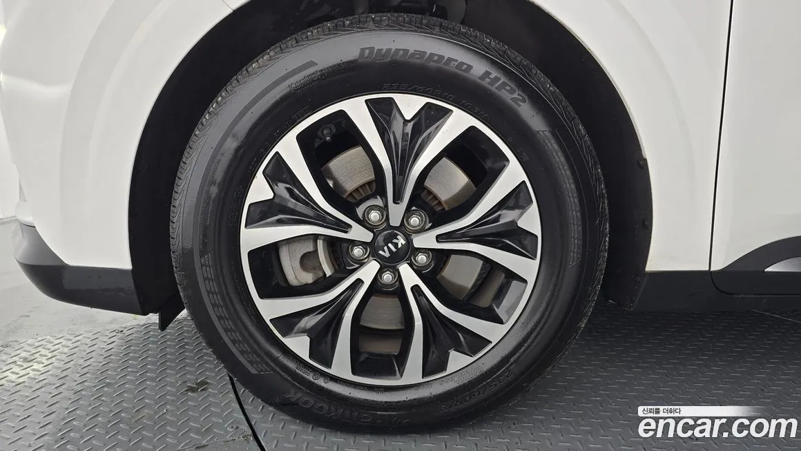 Kia Carnival — фото 10