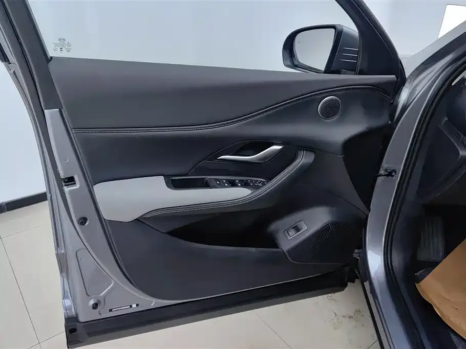 BYD Seal 05 DM-i — фото 8