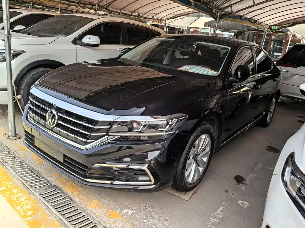 Volkswagen Passat — фото 1