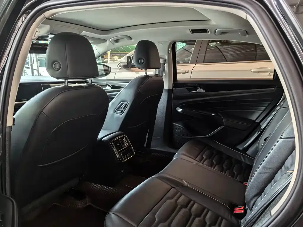Volkswagen Passat — фото 6