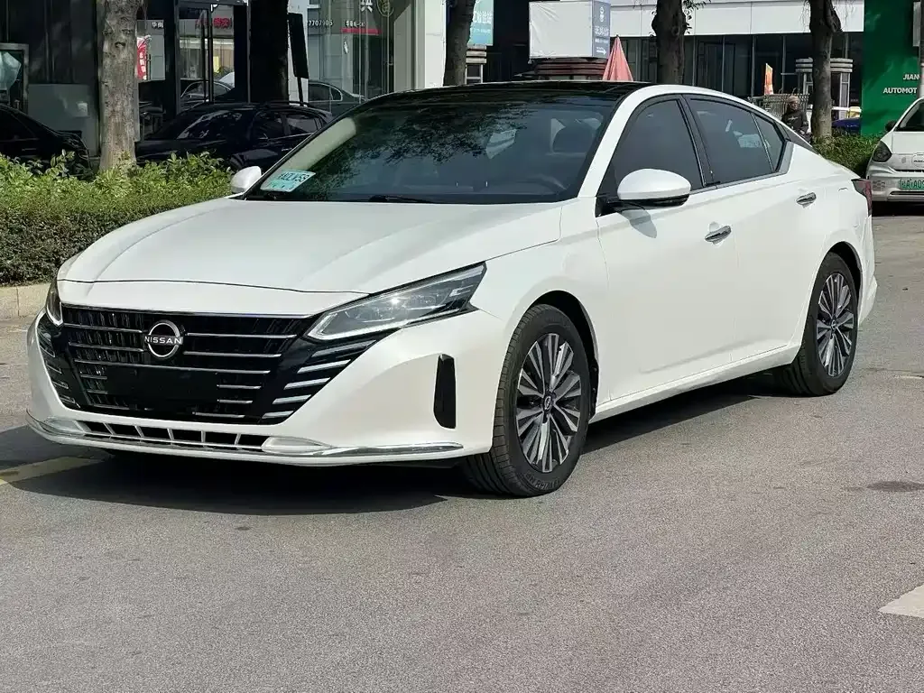 Nissan Teana — фото 1