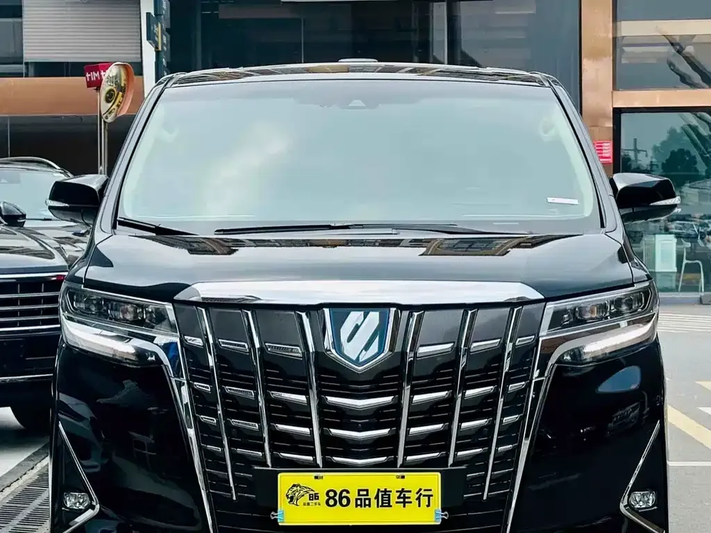 Toyota Alphard — фото 2