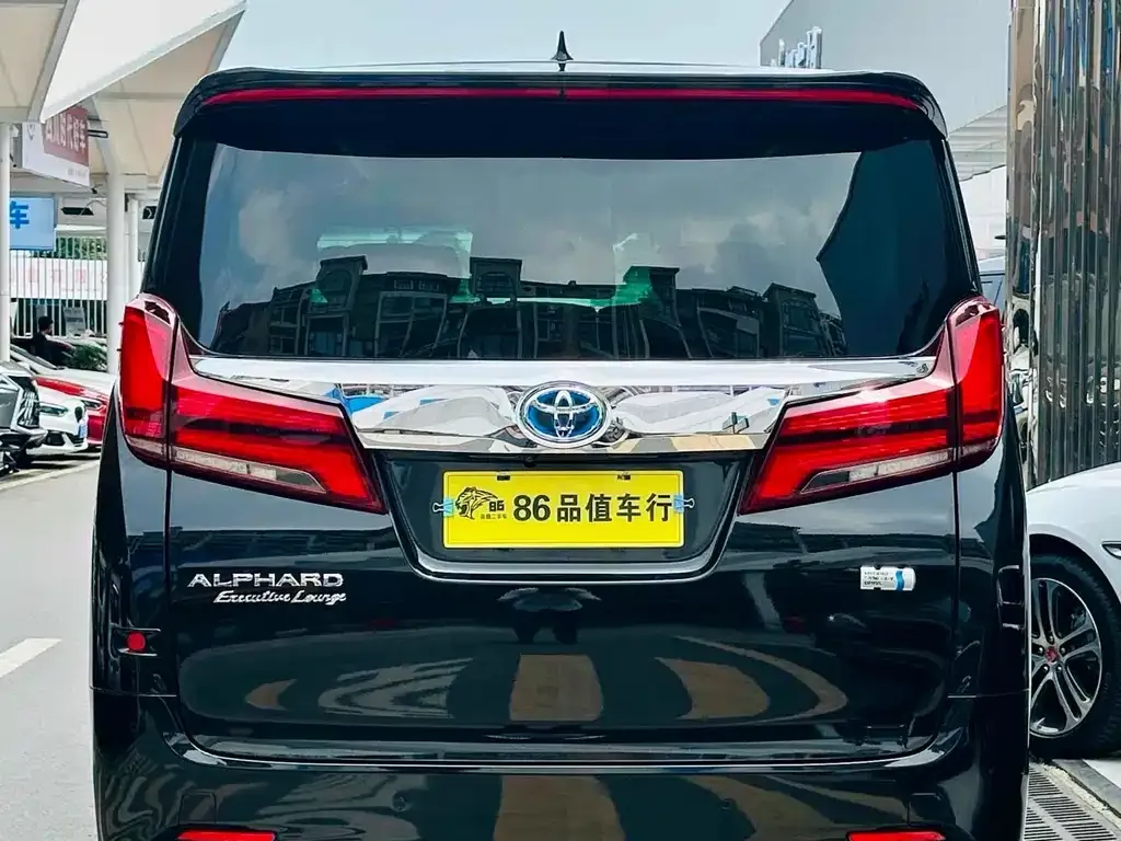Toyota Alphard — фото 3