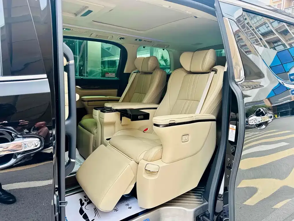 Toyota Alphard — фото 7