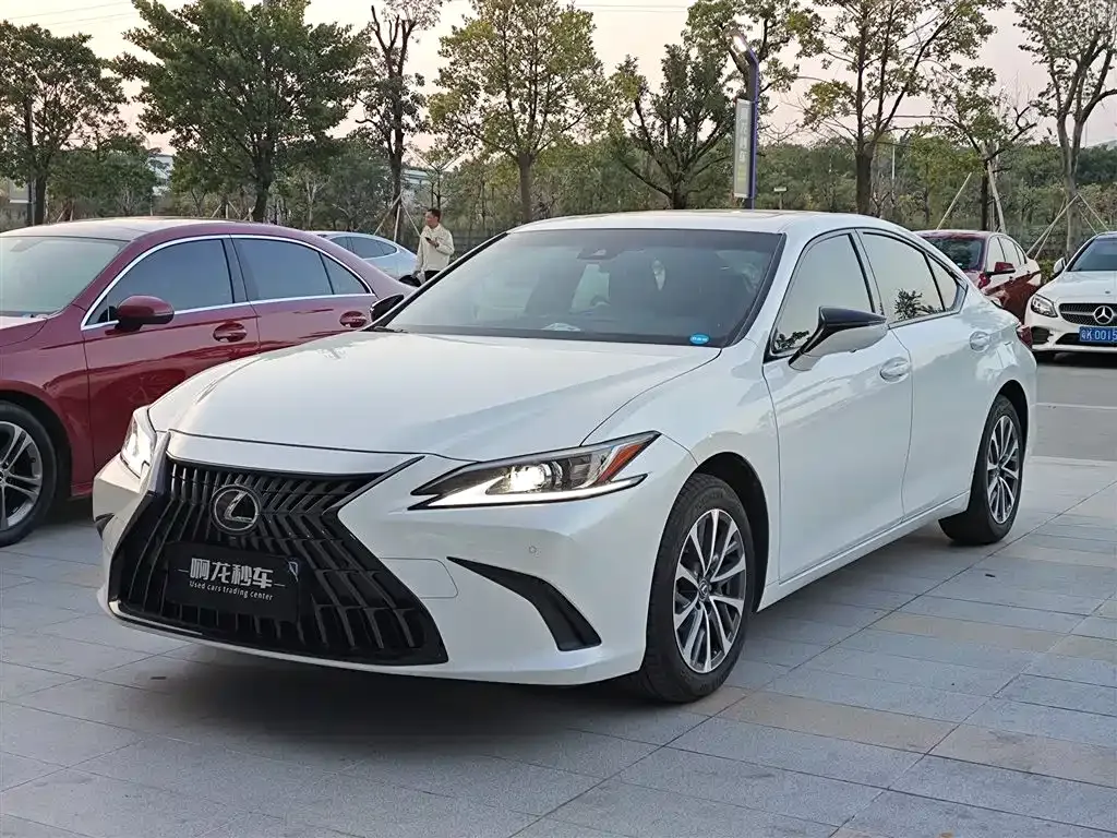 Lexus ES — фото 1