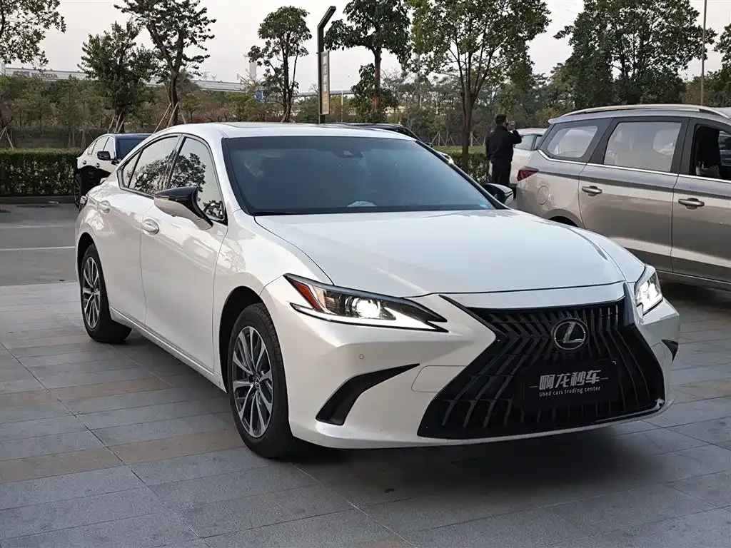 Lexus ES — фото 10