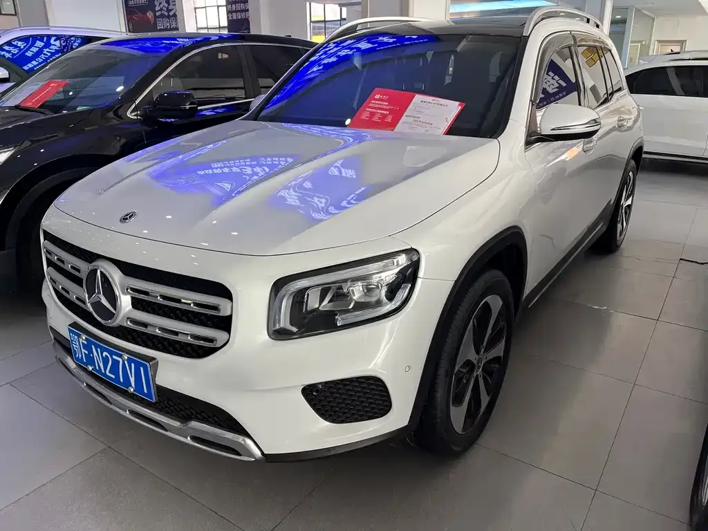 Mercedes-Benz GLB — фото 1
