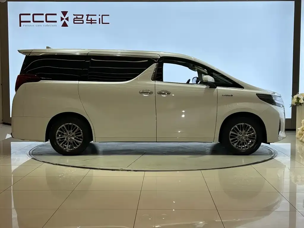 Toyota Alphard — фото 3