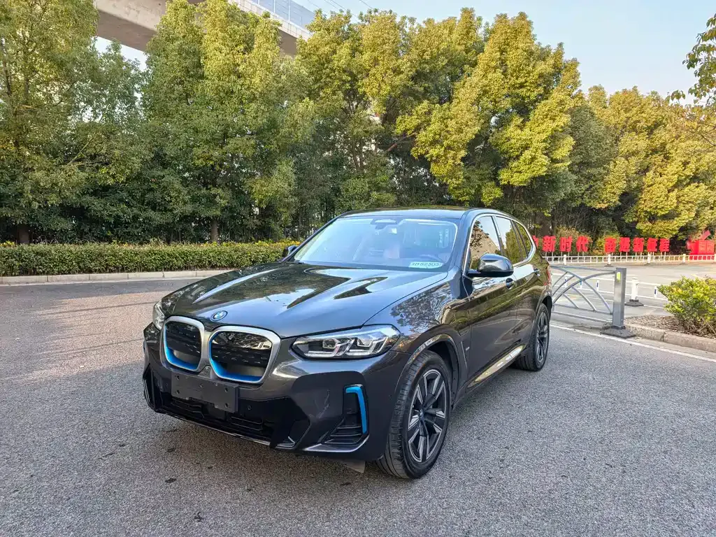 BMW iX3 — фото 1