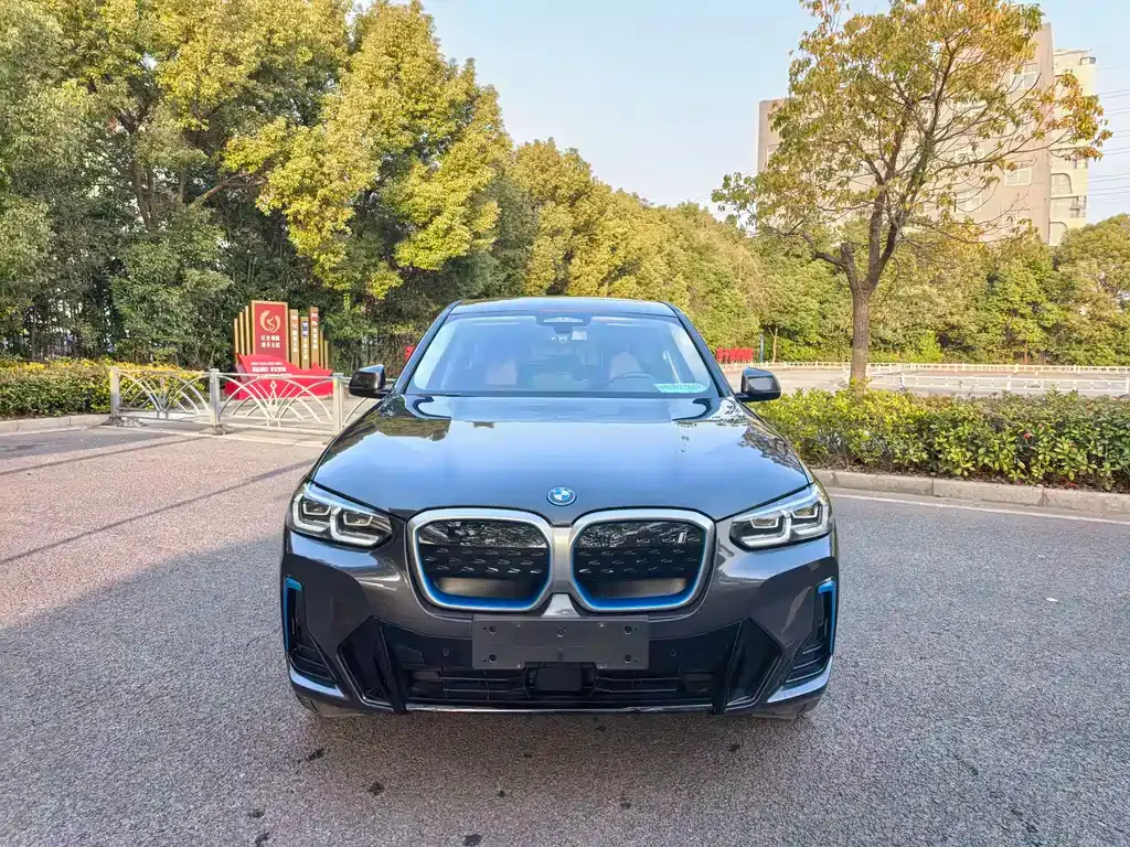 BMW iX3 — фото 4