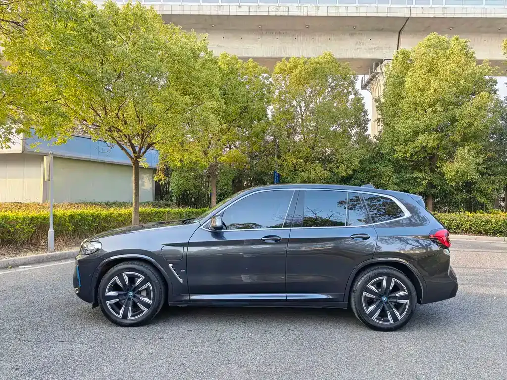 BMW iX3 — фото 5