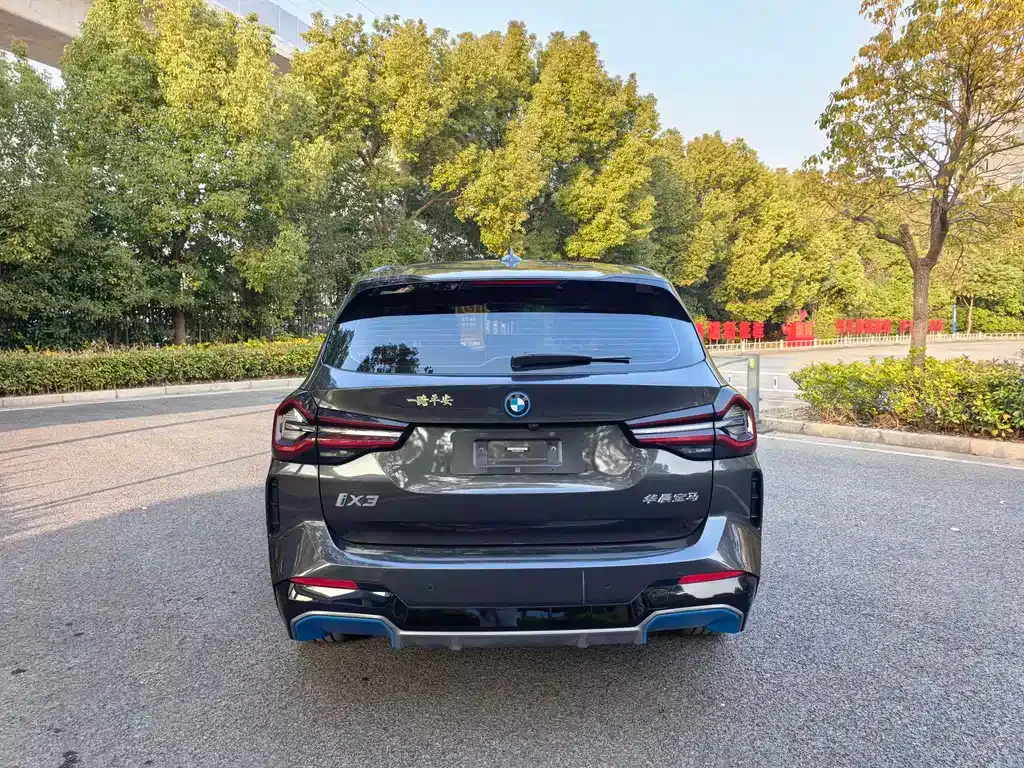 BMW iX3 — фото 10