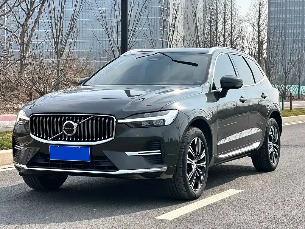 Volvo XC60 — фото 1