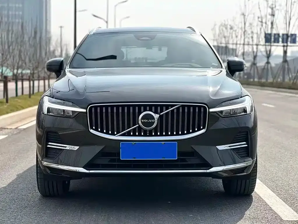 Volvo XC60 — фото 8