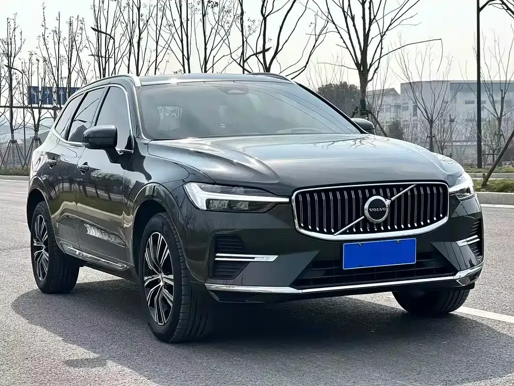 Volvo XC60 — фото 10